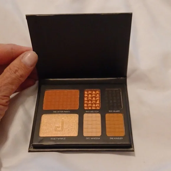 Doucce Black Makeup On The Go Palette - Picture 1 of 3